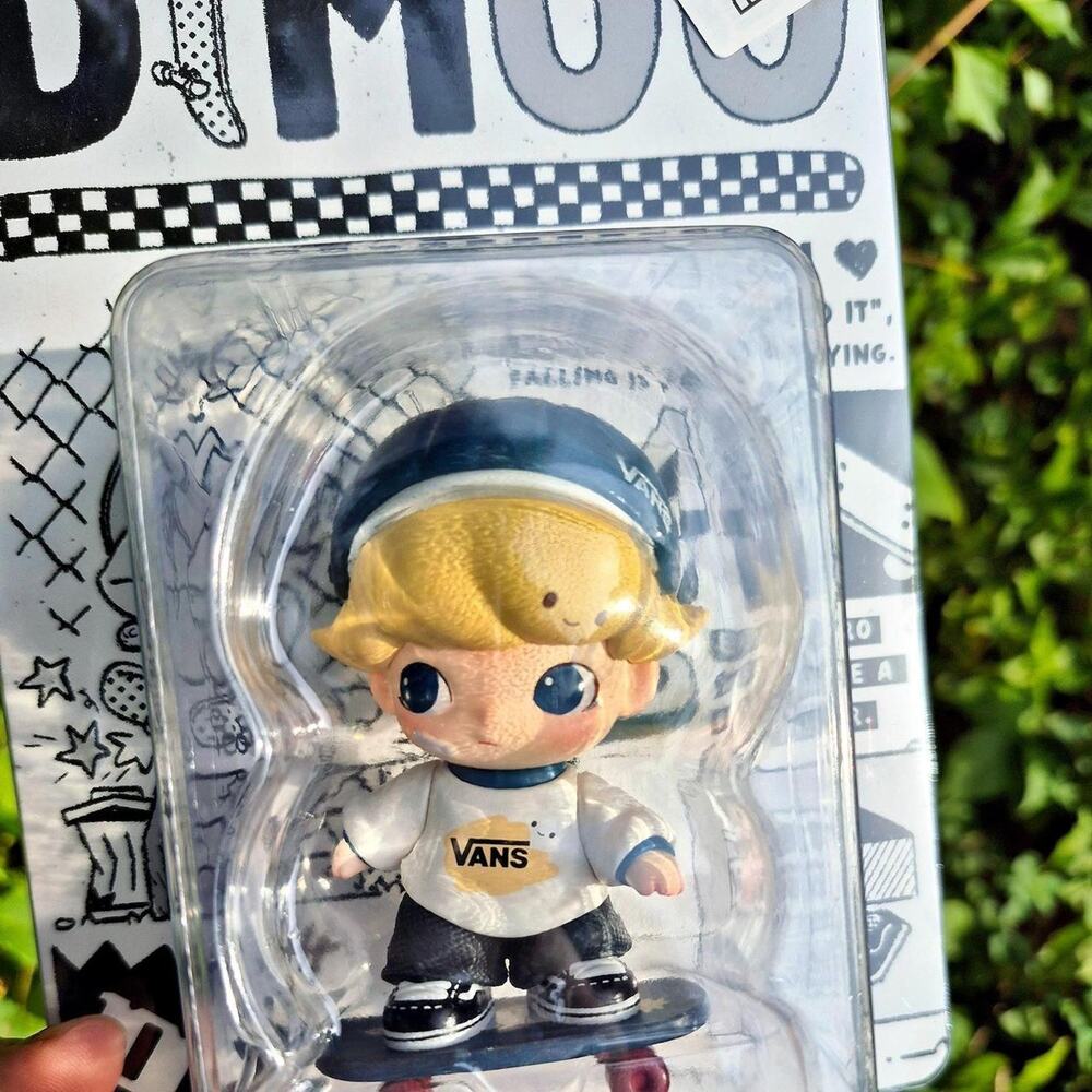 Pop mart dimoo world vans hanging card